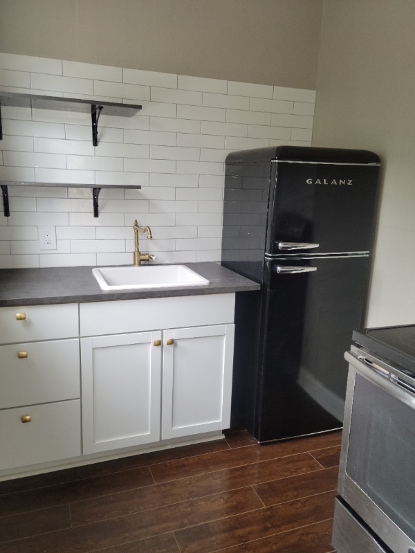 Building Photo - 209 E Rosewood Ave