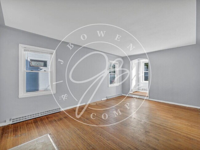 Photo - 3-Bedroom 1 1/2 Bathroom home in West Toledo with Hardwood Floors!