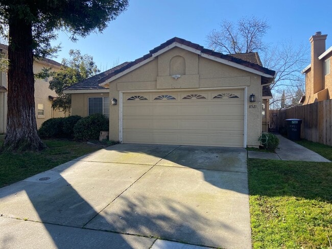 Building Photo - Antelope Highlands 3 Bdrm, 2 Bath!