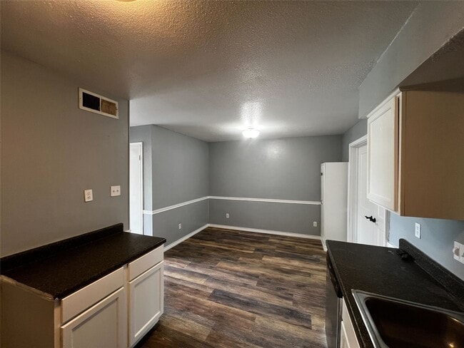 Photo - 8332 Oakhaven Rd