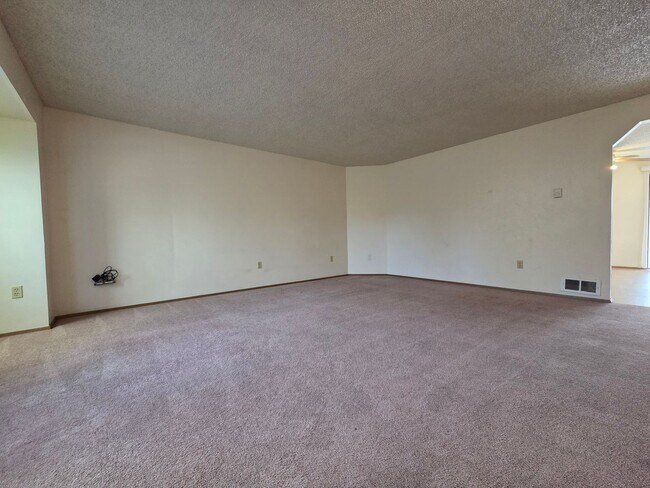 Photo - Spacious home with fully fenced yard!