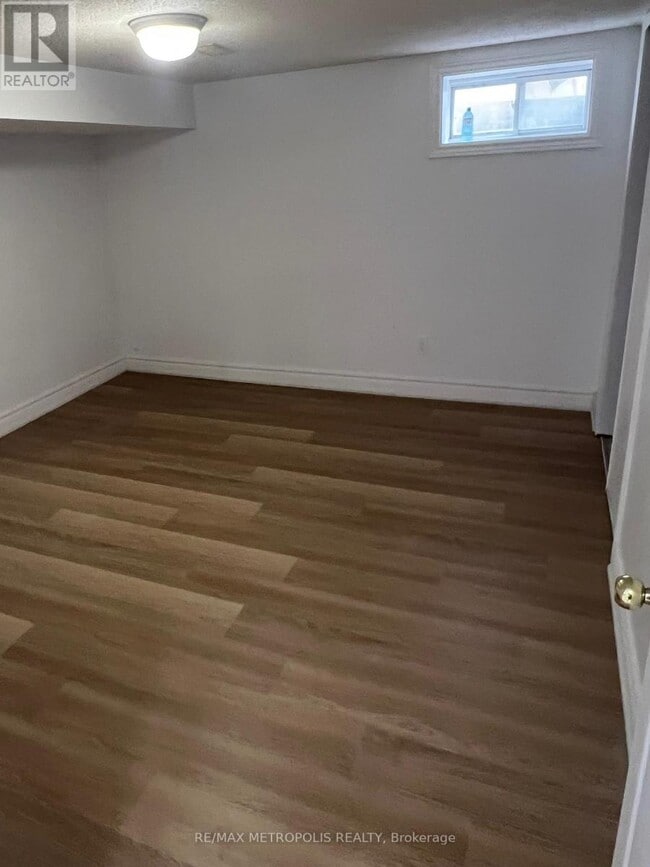 Photo - 3244 Lawrence Ave E