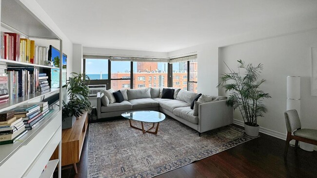 Photo - 2930 N Sheridan Rd Condo Unit 2012