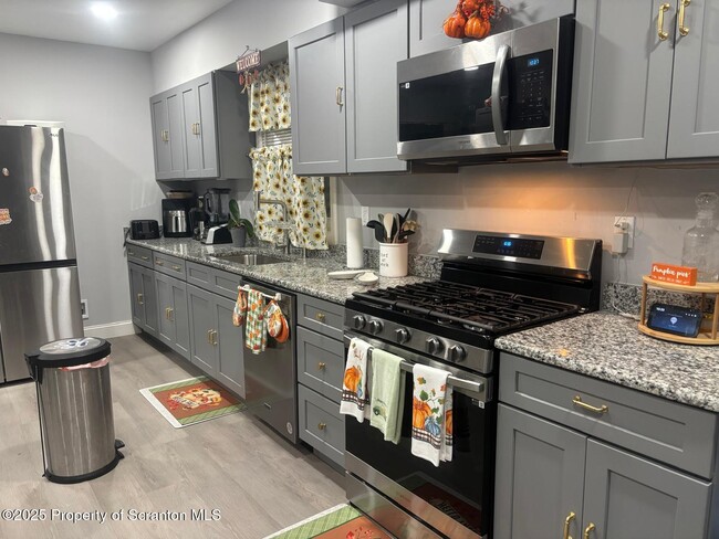 Photo - 260 E Broad St