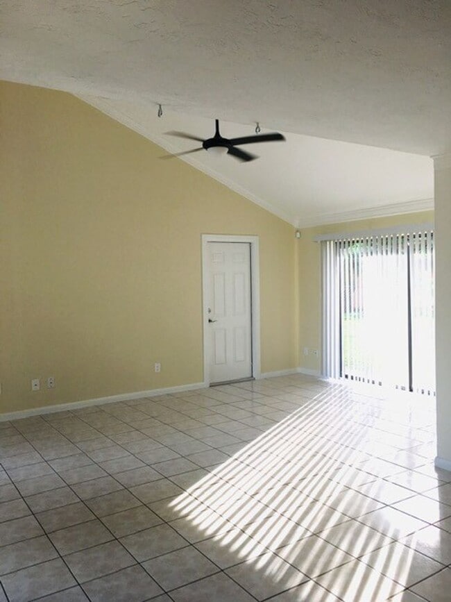 Photo - 904 Archer Pkwy E