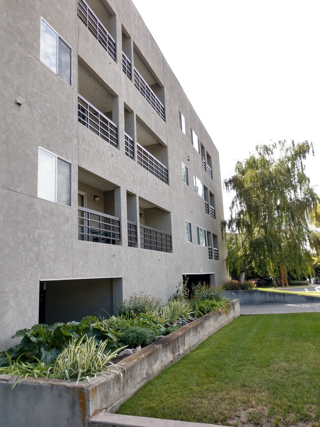 Building Photo - Downtown Deluxe 2 bd Penthouse! Views! NO HIDDEN FEES!