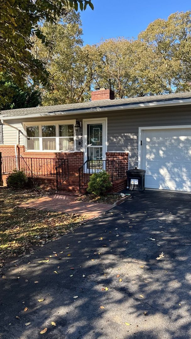 Building Photo - Classic 3BR Ranch with Garage, Carport & Screened Porch
