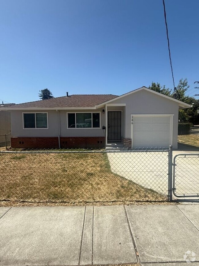 Building Photo - Beautiful 2 bedroom 1 bath home