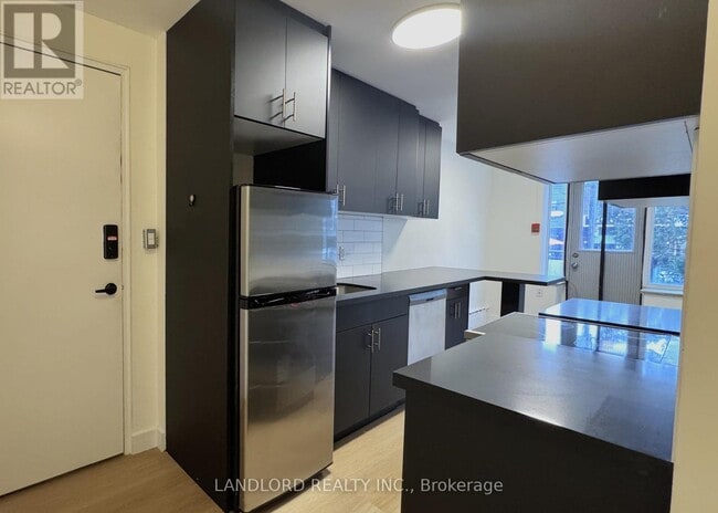 Photo - 420 Eglinton Ave E Unit 301