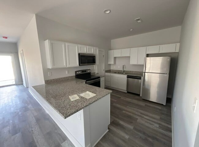 Photo - 5480 Colburn Ct E