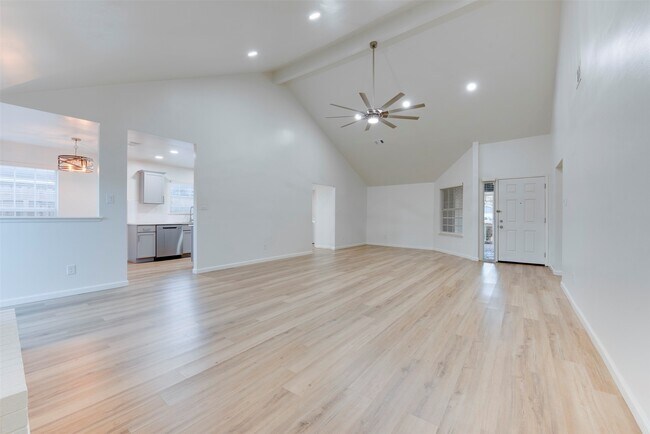 Photo - 15914 Barbarossa Dr