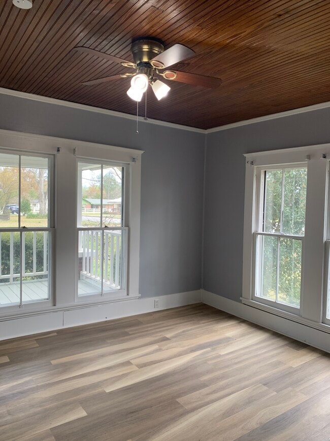 Photo - 209 S Ralph St