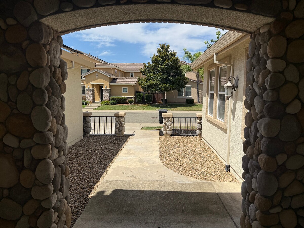 Photo - 1456 Eaglesfield Ln
