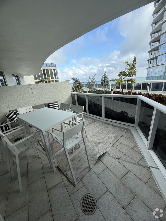 Building Photo - 15811 Collins Ave Unit 407 Rental