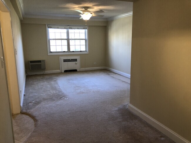 Empty Living Room - 4378 N Pershing Dr Condo Unit 1