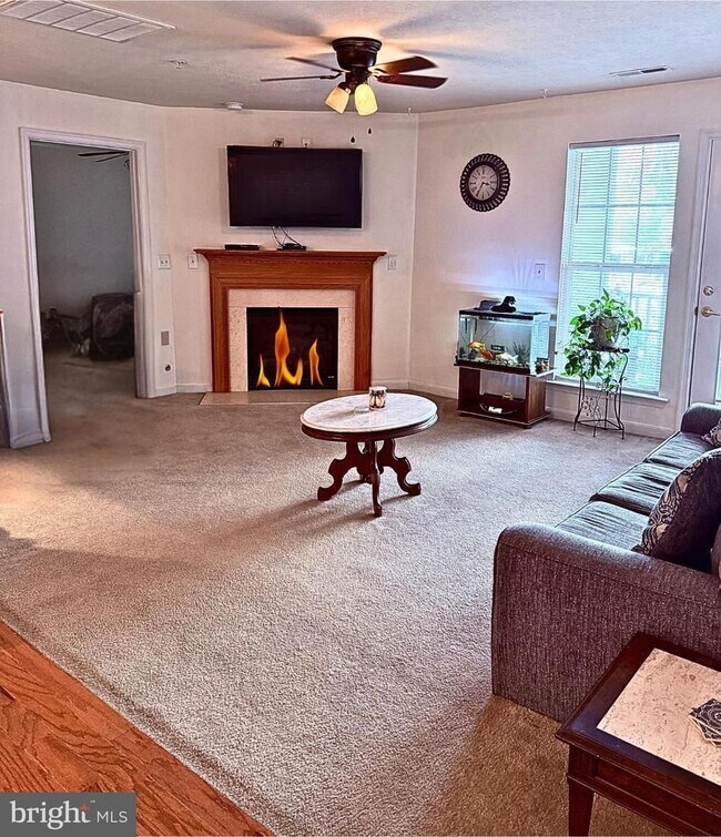 Photo - 45521 Westmeath way #E12 Unidad E12