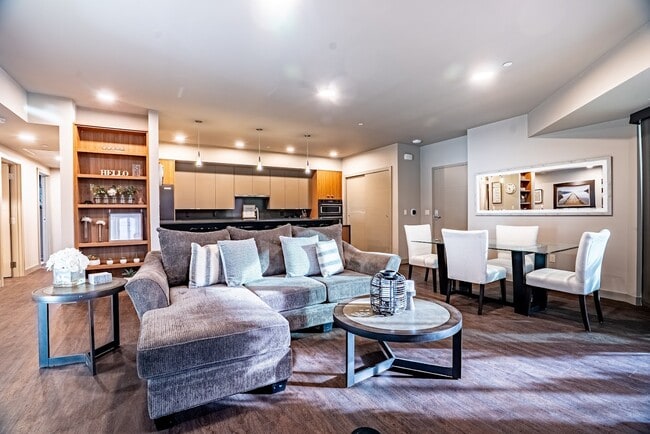 Photo - 727 E Front Ave