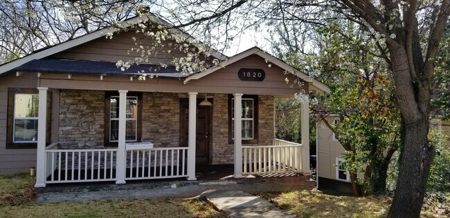 Building Photo - 1820 Lyle Ave Rental