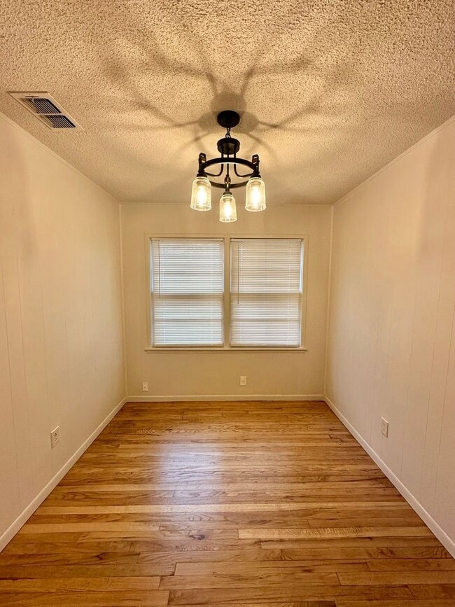 Photo - Cozy Three Bedroom, Centrally Located!