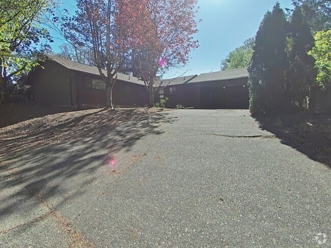 Building Photo - SPRING SPECIAL ~ $1150 OFF FIRST MONTH RENT Rental