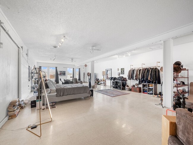 Building Photo - The Roscoe Apartments Unit 907 – Suite C