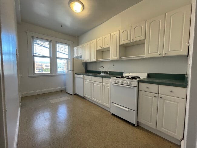 Building Photo - 14 Melvin Ave Unit 4