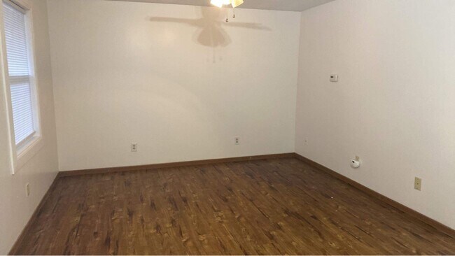 Living Room - 726 Beechurst Ave Unit Beechurst Apartments #3