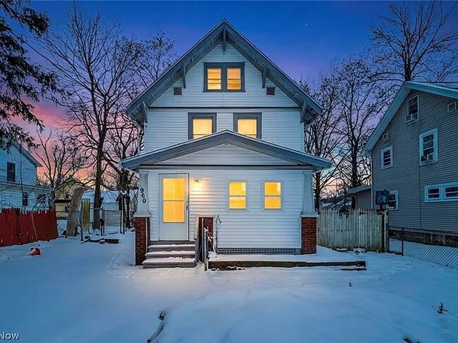 Building Photo - 960 Whittier Ave