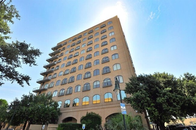 Building Photo - 507 Sabine St Unit 304