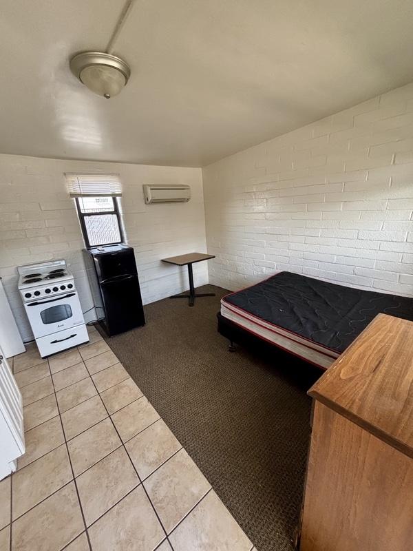 Building Photo - 1643 S State St Rental