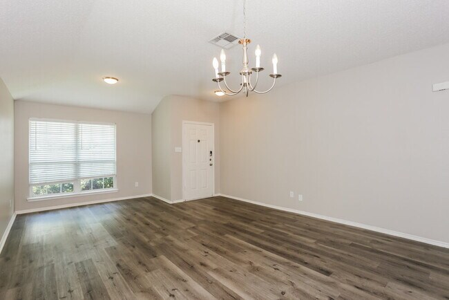 1711 Venus Dr W