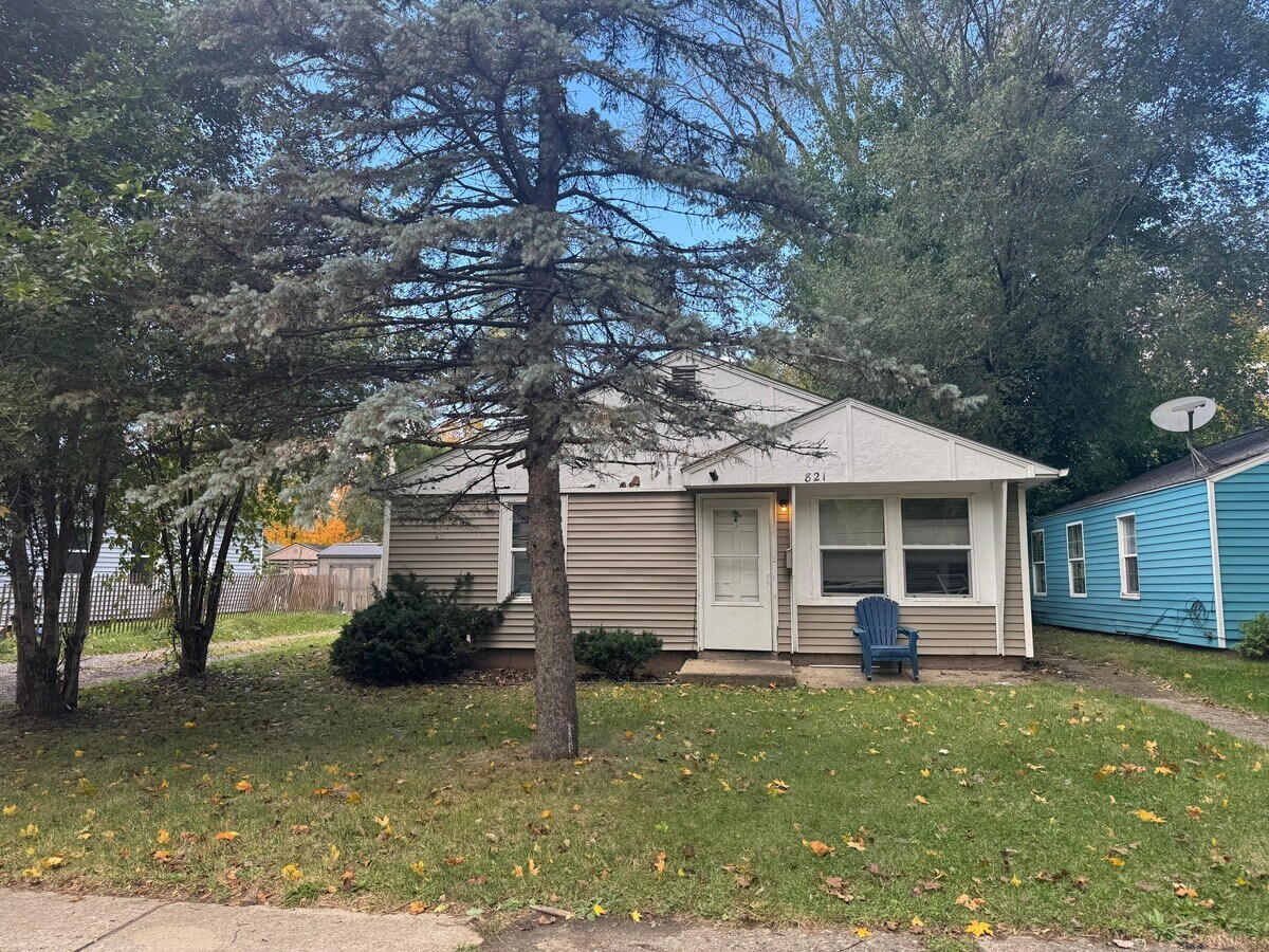 Photo - 821 Roosevelt St