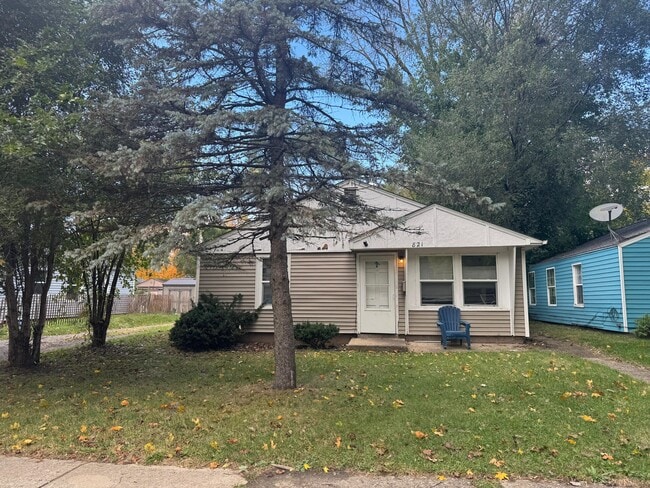 Building Photo - 821 Roosevelt St