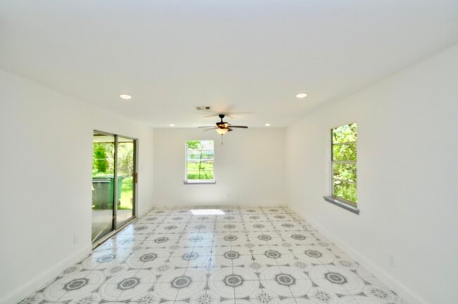 Photo - 10610 Fleming Dr