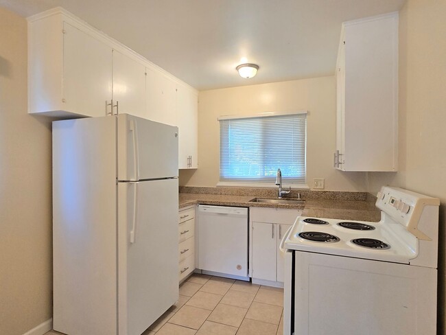 Photo - 1235 Heatherstone Way