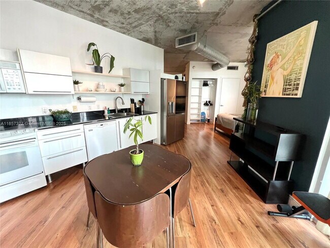 Photo - 690 SW 1st Ct Unidad 1934