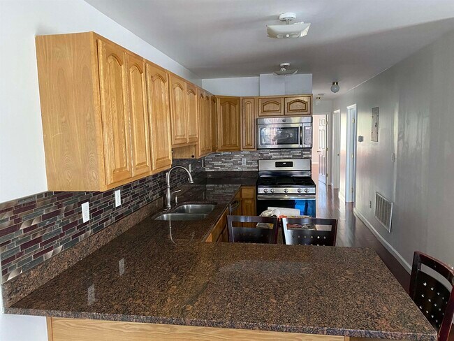 Photo - 183 Hutton St