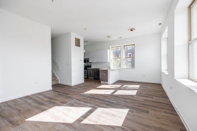 Building Photo - Spacious 2BR/2.5BA Duplex-Up in Humboldt Park with In-Unit Laundry! Unit 206