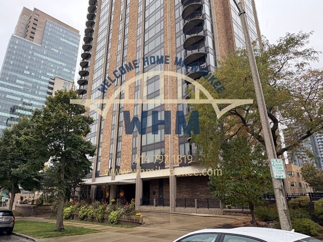 Building Photo - 929 N Astor St Unit 1005