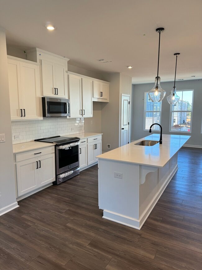 Photo - 817 Cameron Trl