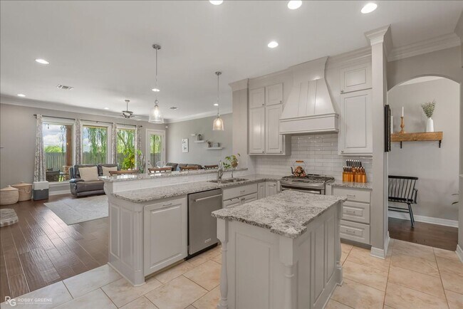 Photo - Large 3/2 with Extra Bonus Room in Legacy