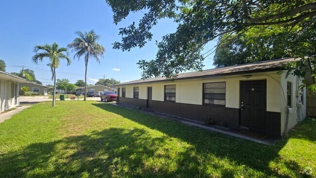 Building Photo - 6134 SW 40th Ct Unit S Rental