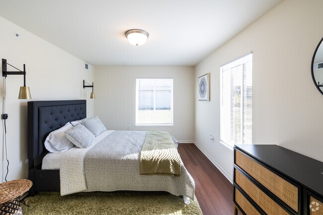 2BD, 2BA - 960SF - Master Bedroom B