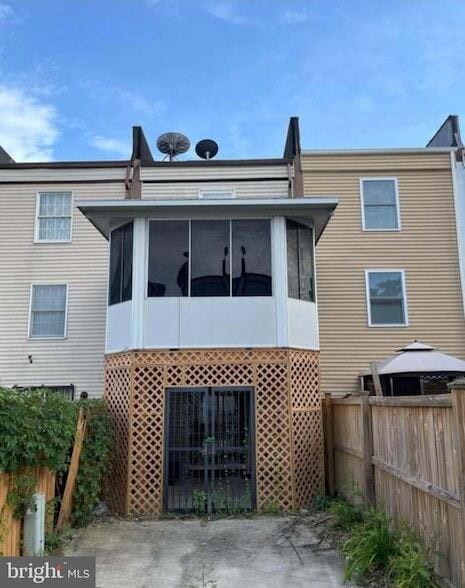 Photo - 1042 Vine St