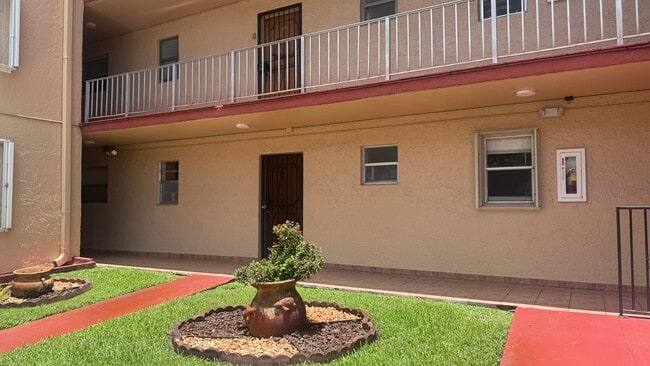 Building Photo - 6090 W Flagler St Unit 107