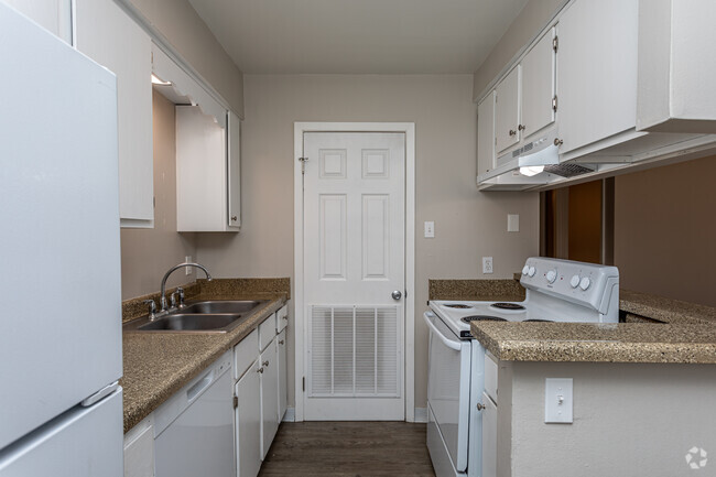 The Canopy - Kitchen - The Canopy Apartments