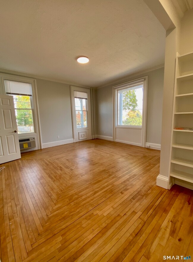 43 Elmwood Ave Unit Studio