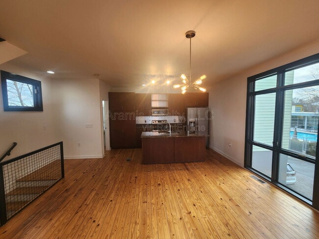 Photo - 1282 MacKintosh pknw