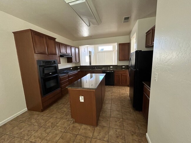 Photo - Beautiful & Spacious home in The Desirable...
