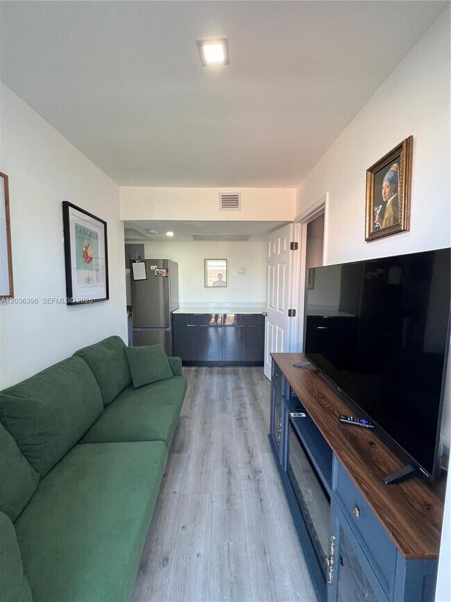 Photo - 2847 Polk St Unit 2